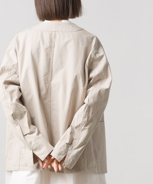 OMNES（オムネス）の「ウォッシュ加工ダンプ ノーカラージャケット（ノーカラージャケット・レディース・ライトグレー/ブラック/桜/ベージュ/カーキ系1・FREE）」の13枚目の写真