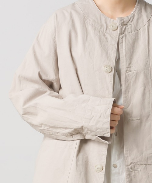 OMNES（オムネス）の「ウォッシュ加工ダンプ ノーカラージャケット（ノーカラージャケット・レディース・ライトグレー/ブラック/桜/ベージュ/カーキ系1・FREE）」の14枚目の写真