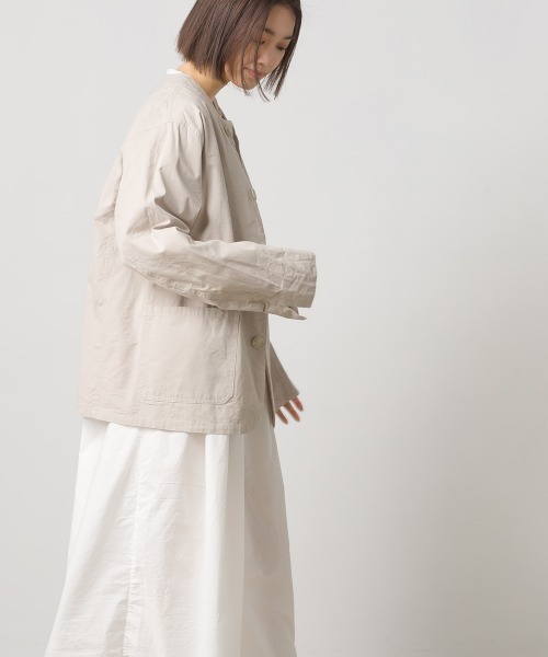 OMNES（オムネス）の「ウォッシュ加工ダンプ ノーカラージャケット（ノーカラージャケット・レディース・ライトグレー/ブラック/桜/ベージュ/カーキ系1・FREE）」の15枚目の写真