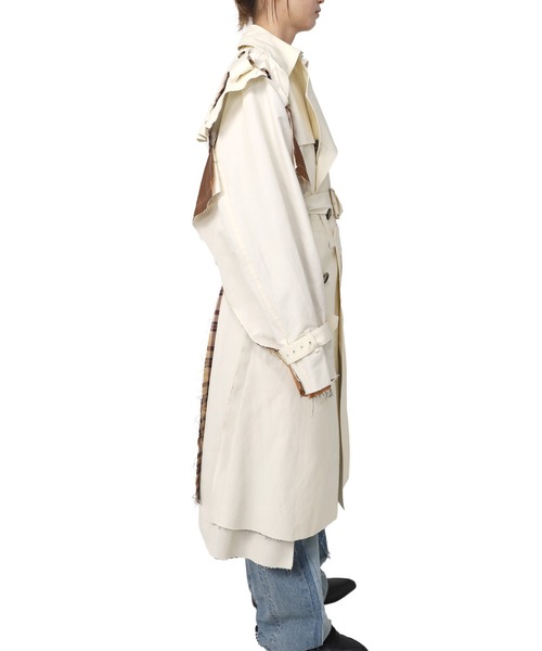 Maison MIHARA YASUHIRO(メゾンミハラヤスヒロ)の「Slide Piece Trench Coat(トレンチコート・レディース・ホワイト・38)」の12枚目の写真