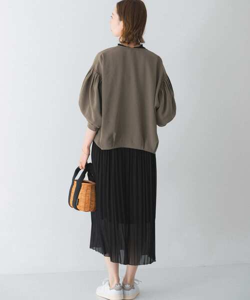 URBAN RESEARCH ROSSO（アーバンリサーチロッソ）の「『一部WEB限定カラー』タックボリュームブルゾン（ブルゾン・レディース・カーキ/ネイビー/ベージュ系その他・FREE）」の16枚目の写真