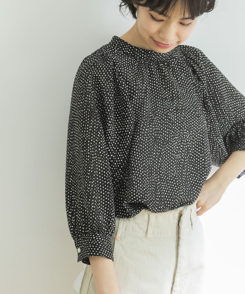 URBAN RESEARCH（アーバンリサーチ）の「ランダムドットボリュームスリーブブラウス（シャツ/ブラウス・レディース・ホワイト系その他/ブラック系その他・FREE）」の4枚目の写真