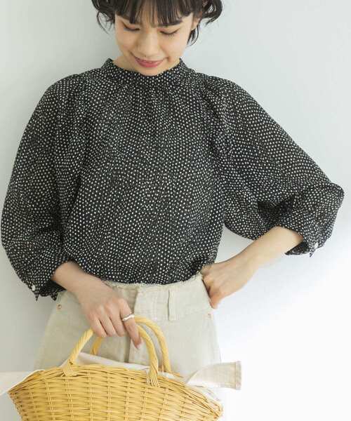 URBAN RESEARCH（アーバンリサーチ）の「ランダムドットボリュームスリーブブラウス（シャツ/ブラウス・レディース・ホワイト系その他/ブラック系その他・FREE）」の6枚目の写真