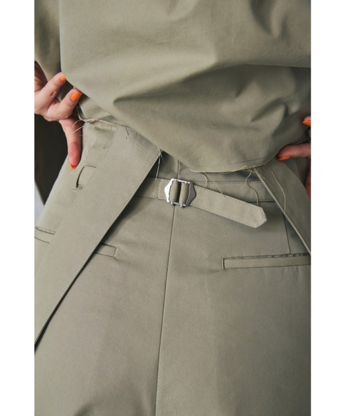 LA PEAU DE GEM（ラポドゥジェム）の「【LA PEAU DE GEM】ハイウエストジップサロペパンツ（その他パンツ・レディース・ブラック/ベージュ・S/M）」の18枚目の写真