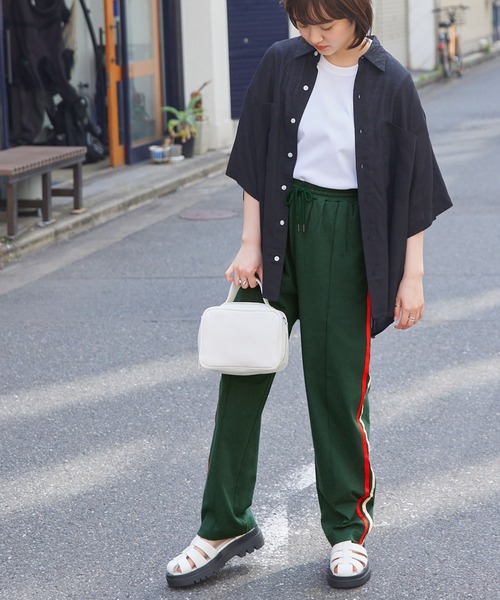 forksy.（フォルクシー）の「【forksy.】カラーサイドラインカットストレートイージーパンツ（その他パンツ・レディース・ネイビー/グリーン/アイボリー・FREE）」の4枚目の写真