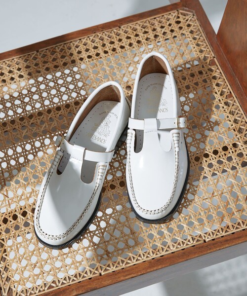 Firsthand（ファーストハンド）の「Firsthand/ファーストハンド ARTESANOS / アルテサノス　Tストラップローファー（ローファー・レディース・ホワイト/ブラック・38/37/36）」の2枚目の写真