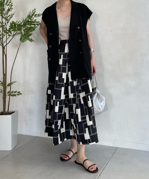 DouDou(ドゥドゥ)の「カットジョーゼットベスト(ベスト・レディース・ブラック/グレイッシュベージュ・FREE)」の7枚目の写真