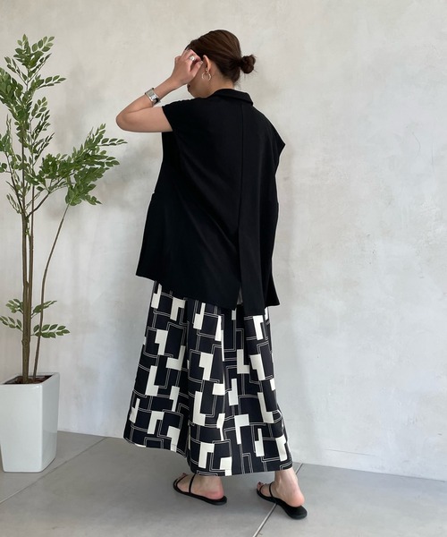 DouDou(ドゥドゥ)の「カットジョーゼットベスト(ベスト・レディース・ブラック/グレイッシュベージュ・FREE)」の10枚目の写真