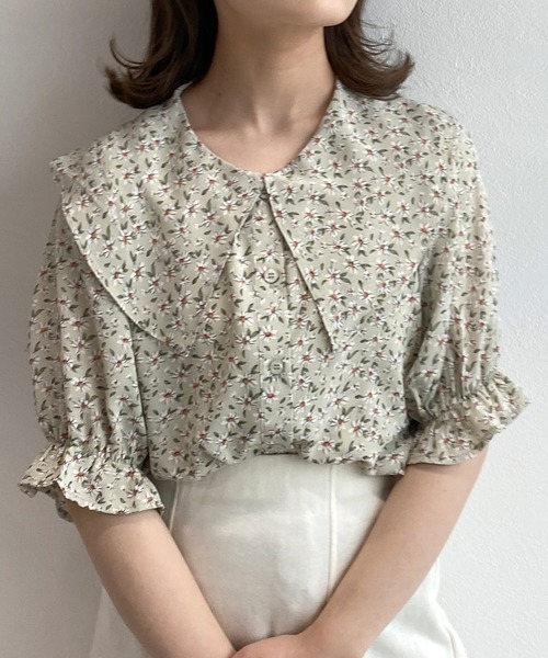 w closet（ダブルクローゼット）の「花柄半袖ブラウス（シャツ