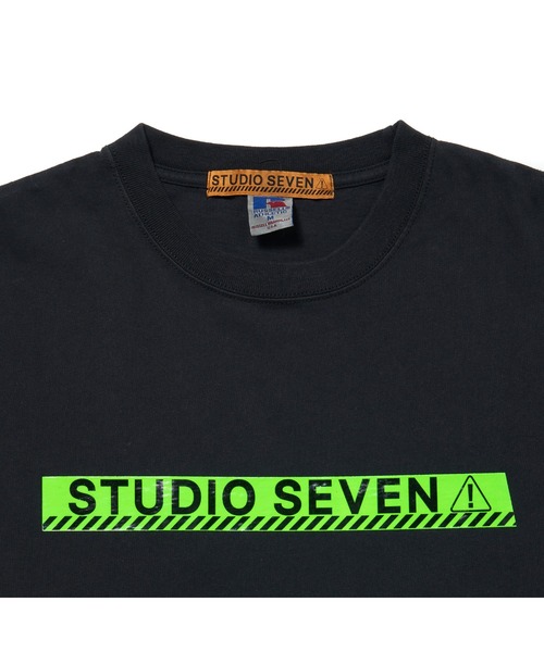 STUDIO SEVEN(スタジオ セブン)の「Russell Athletic x STUDIO SEVEN SS Tee 1【STUDIOSEVEN/スタジオセブン】(Tシャツ/カットソー・メンズ・グレー/ホワイト/カーキ/ブラック・MEDIUM/LARGE)」の8枚目の写真