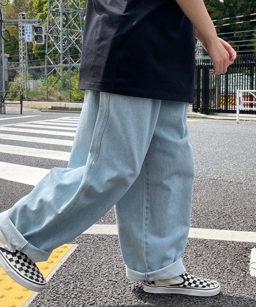 WEGO(ウィゴー)の「WEGO/【ZOZOTOWN&一部店限定】タックワイドバルーンパンツ(デニムパンツ・レディース・ホワイト/ブラック系その他/ライトインディゴブルー・FREE)」の3枚目の写真