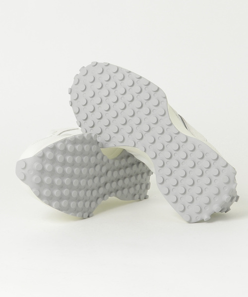 NEW BALANCE（ニューバランス）の「MS327（スニーカー・メンズ・ホワイト・24.5cm/26.5cm/26.0cm/28.0cm/28.5cm/27.0cm/24.0cm/23.0cm/29.0cm/25.5cm/25.0cm/27.5cm/23.5cm/22.5cm）」の3枚目の写真