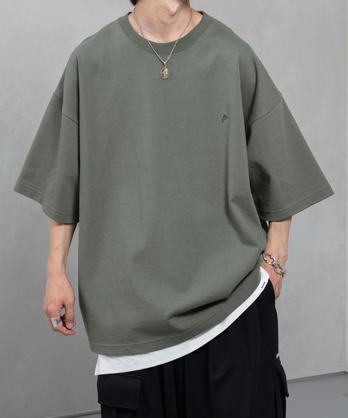 Perushu(ペルーシュ)の「ワンポイントロゴ刺繍Tシャツ(Tシャツ/カットソー・メンズ・オフホワイト/オリーブ/ブルーグレー/グレイッシュベージュ・MEDIUM/LARGE)」の4枚目の写真