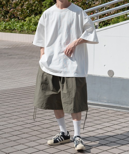 Perushu(ペルーシュ)の「ワンポイントロゴ刺繍Tシャツ(Tシャツ/カットソー・メンズ・オフホワイト/オリーブ/ブルーグレー/グレイッシュベージュ・MEDIUM/LARGE)」の5枚目の写真