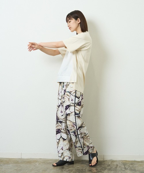 新品　HERENCIA フラワー プリント パイピングライン イージーパンツ HERENCIA（ヘレンチア）の「フラワー プリント パイピングライン