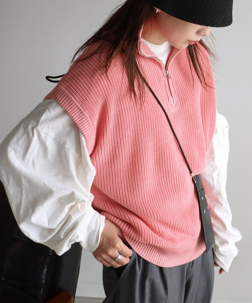 COURO（コウロ）の「ハーフジップニットベスト（ベスト・レディース・レッド/ブルー/ブラック/ピンク/アイボリー系/ホワイト×レッド/ホワイト×ブルー/ホワイト×ピンク・FREE）」の7枚目の写真