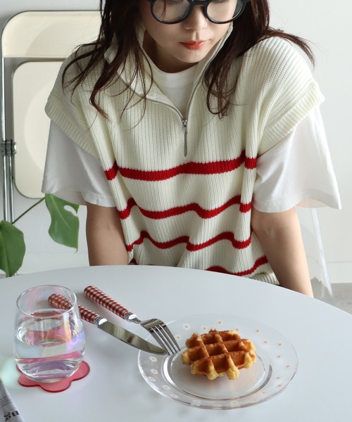 COURO（コウロ）の「ハーフジップニットベスト（ベスト・レディース・レッド/ブルー/ブラック/ピンク/アイボリー系/ホワイト×レッド/ホワイト×ブルー/ホワイト×ピンク・FREE）」の12枚目の写真