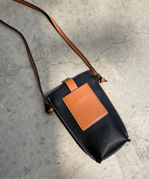 prose verse（プロズヴェール）の「バイカラーポシェット（ショルダーバッグ・レディース・キャメル/ブラック・MEDIUM）」の4枚目の写真