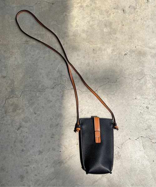 prose verse（プロズヴェール）の「バイカラーポシェット（ショルダーバッグ・レディース・キャメル/ブラック・MEDIUM）」の3枚目の写真