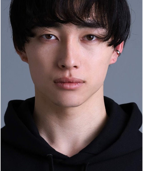 LION HEART（ライオンハート）の「【限定展開】LH-1 カッティングイヤーカフ/サージカルステンレス316L（金属アレルギー対応）（イヤーカフ・メンズ・シルバー/ライトブラック・ONE SIZE）」の11枚目の写真