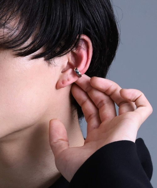 LION HEART（ライオンハート）の「【限定展開】LH-1 カッティングイヤーカフ/サージカルステンレス316L（金属アレルギー対応）（イヤーカフ・メンズ・シルバー/ライトブラック・ONE SIZE）」の12枚目の写真