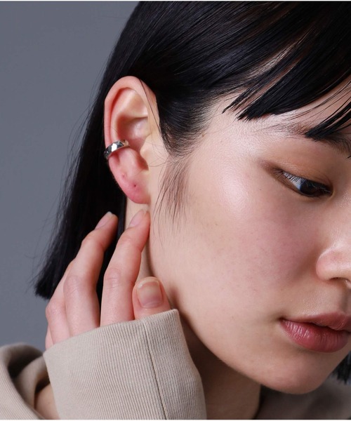 LION HEART（ライオンハート）の「【限定展開】LH-1 カッティングイヤーカフ/サージカルステンレス316L（金属アレルギー対応）（イヤーカフ・メンズ・シルバー/ライトブラック・ONE SIZE）」の17枚目の写真