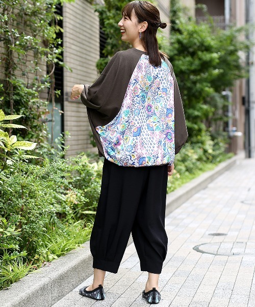 チチカカ（チチカカ）の「kasaneスリーブプルオーバー（スウェット・レディース・オフホワイト/ブルー/ブラウン・FREE）」の7枚目の写真