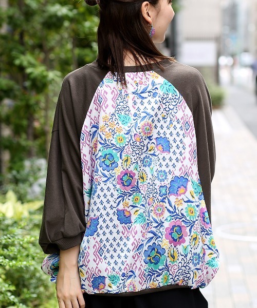 チチカカ（チチカカ）の「kasaneスリーブプルオーバー（スウェット・レディース・オフホワイト/ブルー/ブラウン・FREE）」の8枚目の写真