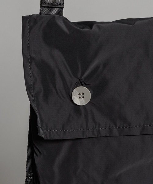 INTER FACTORY（インターファクトリー）の「ファッションインフルエンサー yuuki - compact shoulder bag / コンパクトショルダーバッグ　made in INTER FACTORY（ショルダーバッグ・メンズ・ブラック・FREE）」の3枚目の写真