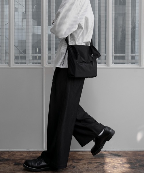 INTER FACTORY（インターファクトリー）の「ファッションインフルエンサー yuuki - compact shoulder bag / コンパクトショルダーバッグ　made in INTER FACTORY（ショルダーバッグ・メンズ・ブラック・FREE）」の6枚目の写真