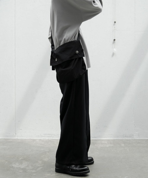 INTER FACTORY（インターファクトリー）の「ファッションインフルエンサー yuuki - compact shoulder bag / コンパクトショルダーバッグ　made in INTER FACTORY（ショルダーバッグ・メンズ・ブラック・FREE）」の7枚目の写真