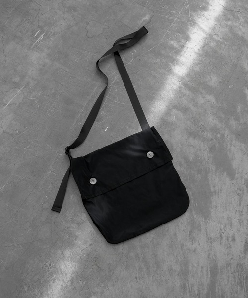 INTER FACTORY（インターファクトリー）の「ファッションインフルエンサー yuuki - compact shoulder bag / コンパクトショルダーバッグ　made in INTER FACTORY（ショルダーバッグ・メンズ・ブラック・FREE）」の9枚目の写真