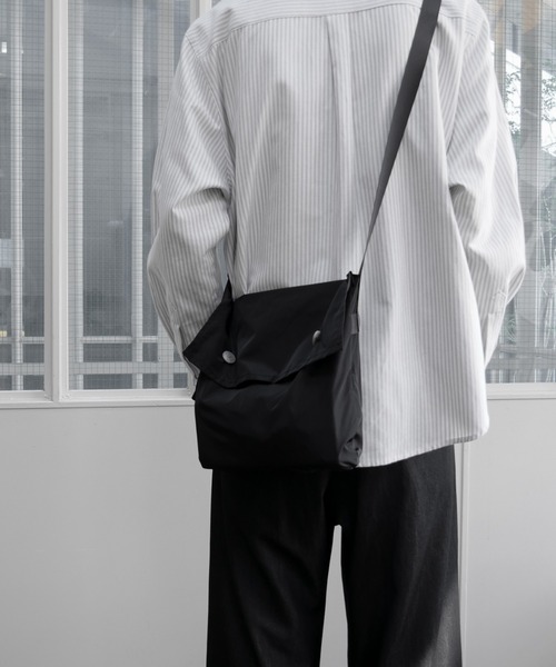 INTER FACTORY（インターファクトリー）の「ファッションインフルエンサー yuuki - compact shoulder bag / コンパクトショルダーバッグ　made in INTER FACTORY（ショルダーバッグ・メンズ・ブラック・FREE）」の12枚目の写真