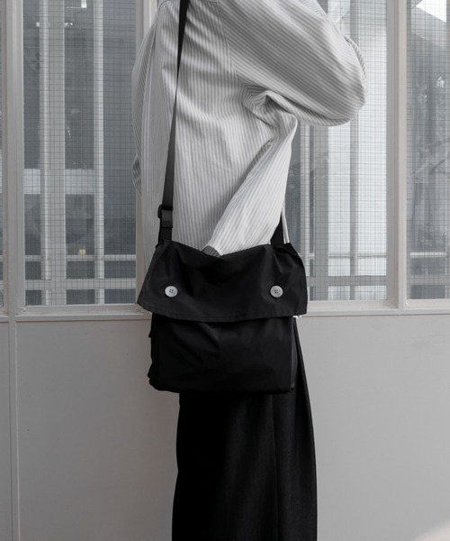 INTER FACTORY（インターファクトリー）の「ファッションインフルエンサー yuuki - compact shoulder bag / コンパクトショルダーバッグ　made in INTER FACTORY（ショルダーバッグ・メンズ・ブラック・FREE）」の14枚目の写真