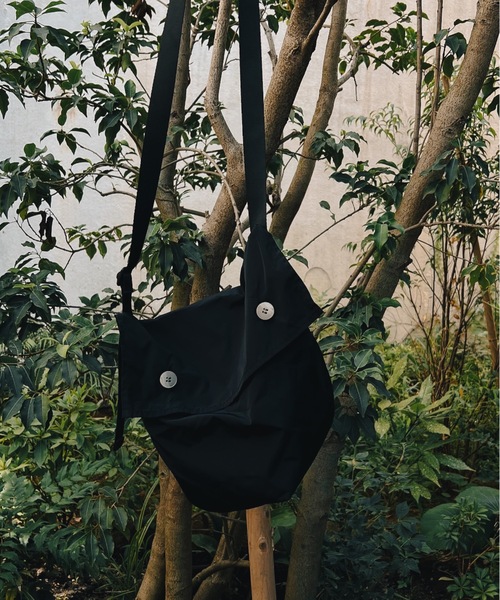 INTER FACTORY（インターファクトリー）の「ファッションインフルエンサー yuuki - compact shoulder bag / コンパクトショルダーバッグ　made in INTER FACTORY（ショルダーバッグ・メンズ・ブラック・FREE）」の18枚目の写真