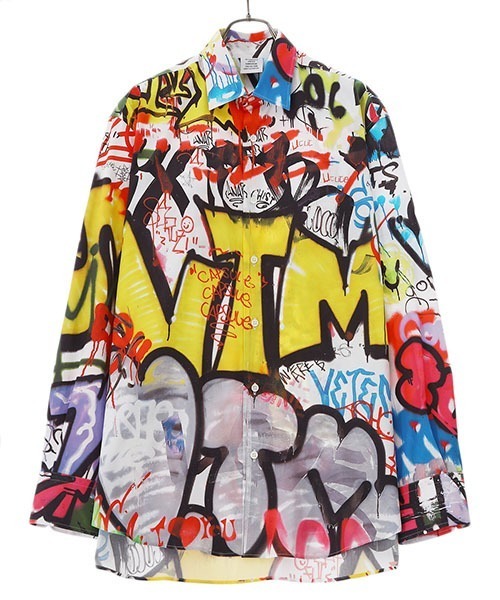 VETEMENTS（ヴェトモン）の「VETEMENTS / ヴェトモン：GRAFFITI SHIRT：UE52SH560[RIP]（シャツ/ブラウス・メンズ・ホワイト系その他/ブラック系その他・XS/S）」の2枚目の写真