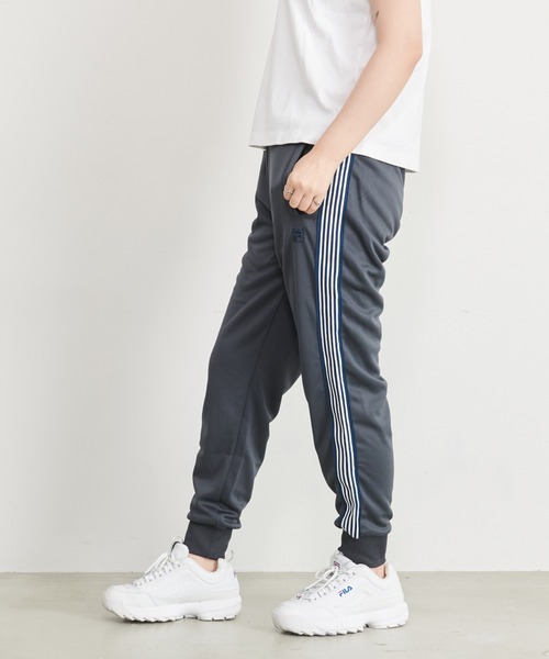 FILA（フィラ）の「FILA/フィラ ブランド ロゴ ライン入り ジャージ ジョガーパンツ トラックパンツ（その他パンツ・メンズ・チャコールグレー/ブラック×レッド/ネイビー系・LL/M/L）」の19枚目の写真