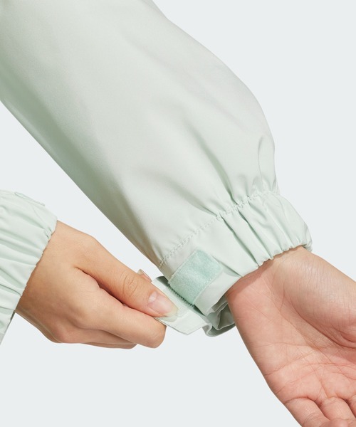 adidas（アディダス）の「PRSVE オーバーサイズフィット ウーブン