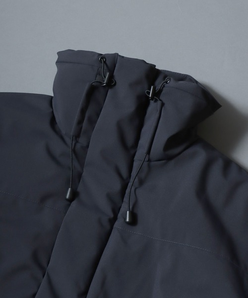 ANPAS（アンパス）の「ANPAS Exclusive Eco-Down Puffer Jacket with Oversized Silhouette and Volume High Neck /アンパス別注 ストレッチ オーバーサイズ ボリュームハイネック エコダウンジャケット レディース メンズ アウター（ダウンジャケット/コート・メンズ・ブラック/グリーン/グレイッシュベージュ/アイボリー/チャコール・LL/M/L）」の19枚目の写真
