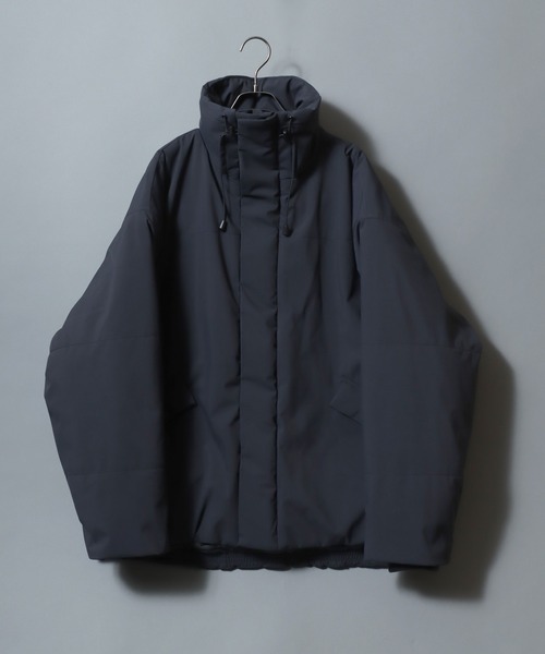 ANPAS（アンパス）の「ANPAS Exclusive Eco-Down Puffer Jacket with Oversized Silhouette and Volume High Neck /アンパス別注 ストレッチ オーバーサイズ ボリュームハイネック エコダウンジャケット レディース メンズ アウター（ダウンジャケット/コート・メンズ・ブラック/グリーン/グレイッシュベージュ/アイボリー/チャコール・LL/M/L）」の17枚目の写真