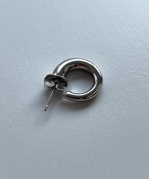 CANAL JEAN(キャナルジーン)の「Pt シンプルフープピアス(ピアス(両耳用)・レディース・シルバー/ゴールド・ONE SIZE)」の7枚目の写真