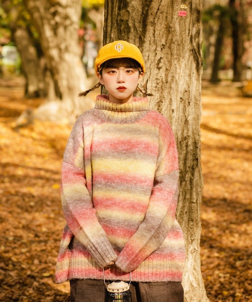 WudgeBoy(ワッジボーイ)の「gradation turtleneck knit(ニット/セーター・レディース・ブラウン/ピンク/イエロー/ブルー・フリー)」の5枚目の写真