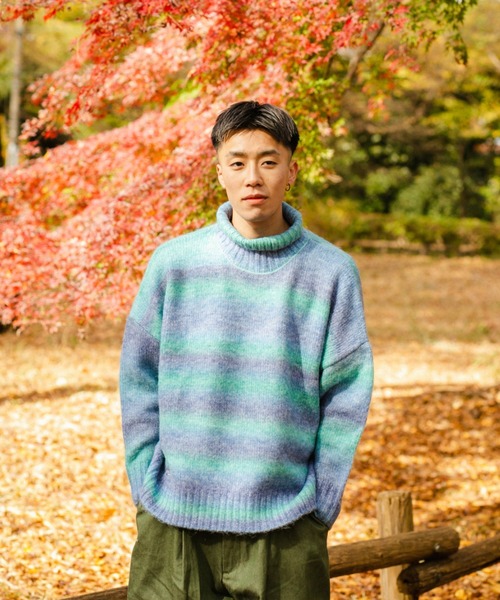 WudgeBoy(ワッジボーイ)の「gradation turtleneck knit(ニット/セーター・レディース・ブラウン/ピンク/イエロー/ブルー・フリー)」の6枚目の写真