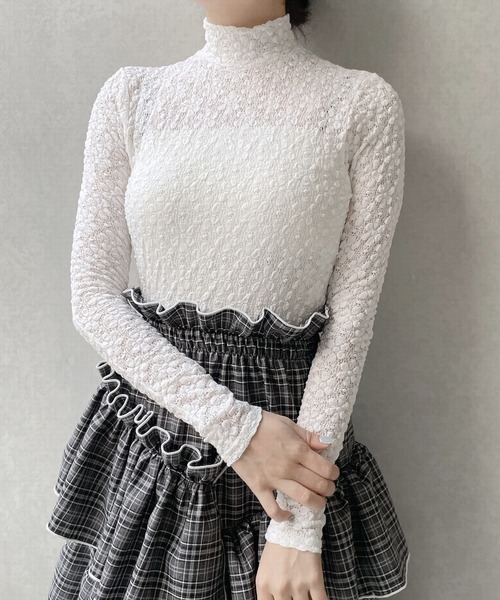 lilLilly(リルリリー)の「フラワーレーストップス(Tシャツ/カットソー・レディース・ホワイト/ブラック・FREE)」の2枚目の写真