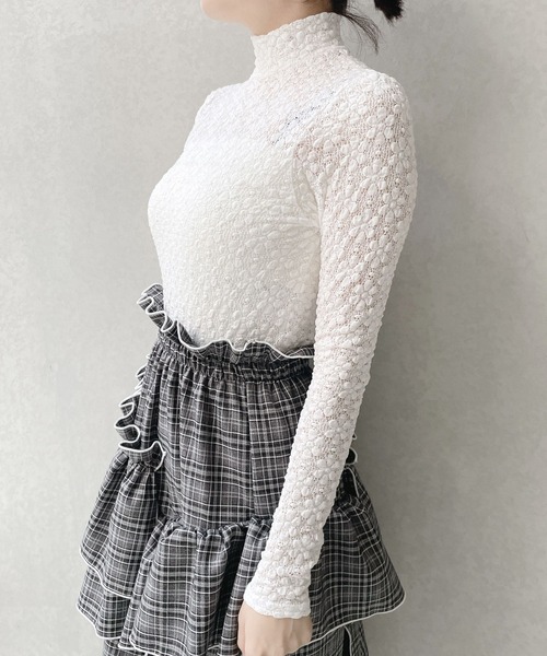 lilLilly(リルリリー)の「フラワーレーストップス(Tシャツ/カットソー・レディース・ホワイト/ブラック・FREE)」の5枚目の写真