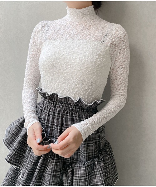 lilLilly(リルリリー)の「フラワーレーストップス(Tシャツ/カットソー・レディース・ホワイト/ブラック・FREE)」の3枚目の写真