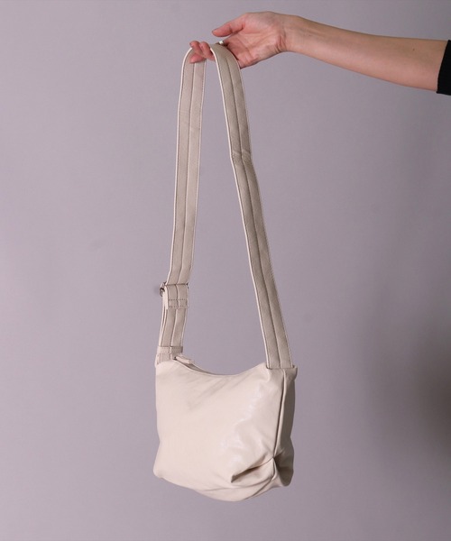 Legato Largo（レガートラルゴ）の「(LF)【Legato Largo】"洗えるフェイクレザー"ワンショルダー バッグ（ショルダーバッグ・レディース・バーガンディー/グレイッシュベージュ/アイボリー/ブラック・ONE SIZE）」の10枚目の写真