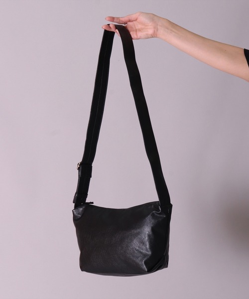 Legato Largo（レガートラルゴ）の「(LF)【Legato Largo】"洗えるフェイクレザー"ワンショルダー バッグ（ショルダーバッグ・レディース・バーガンディー/グレイッシュベージュ/アイボリー/ブラック・ONE SIZE）」の12枚目の写真
