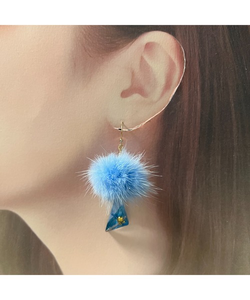 tone(トーン)の「【masamiyabi】ミンクファー三角レジンピアス(MA)(ピアス(両耳用)・レディース・ピンク/グリーン系その他/パープル/ブルー/オレンジ・FREE)」の6枚目の写真