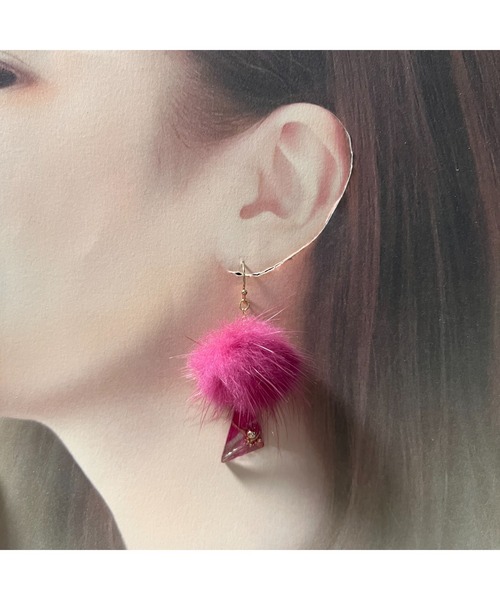 tone(トーン)の「【masamiyabi】ミンクファー三角レジンピアス(MA)(ピアス(両耳用)・レディース・ピンク/グリーン系その他/パープル/ブルー/オレンジ・FREE)」の7枚目の写真